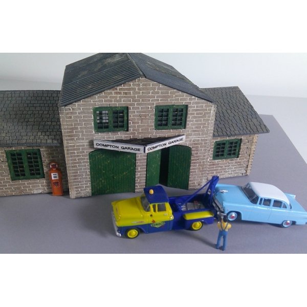 Compton Garage - Image 7